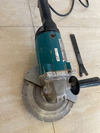 Amoladora Makita 9557HNB