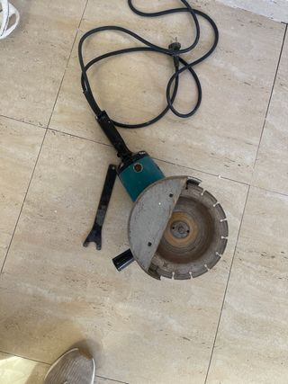 Amoladora Makita 9557HNB