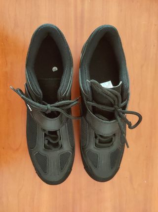 Zapatillas ciclismo B'Twin con calas.