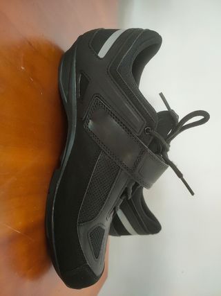 Zapatillas ciclismo B'Twin con calas.
