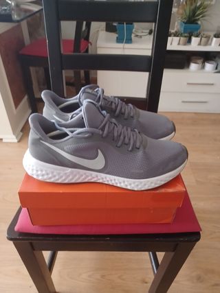 Zapatillas Nike Revolution 46 Gris