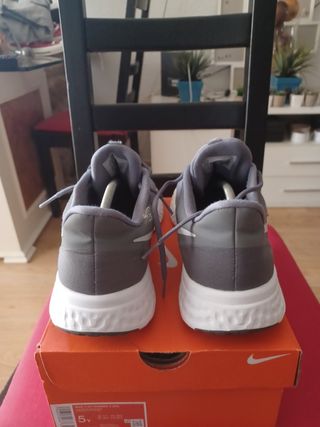 Zapatillas Nike Revolution 46 Gris