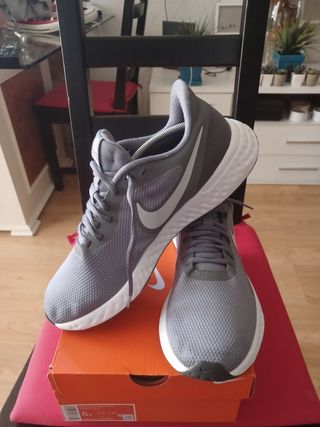 Zapatillas Nike Revolution 46 Gris