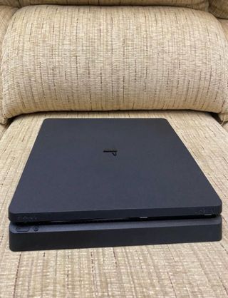 PS4 (PlayStation 4) con 2 mandos
