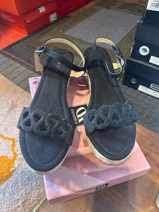 Sandalias CYNGELA negras plataforma