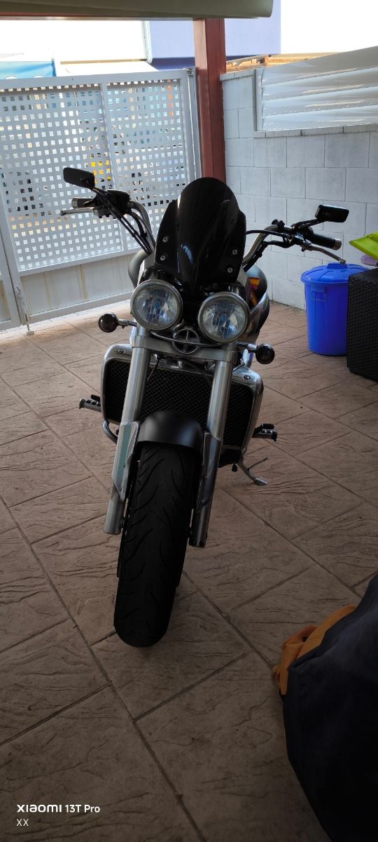 Triumph Rocket III  2.300c.c.