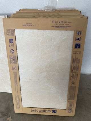 Suelo porcelánico antideslizante  6 cajas 15€/m