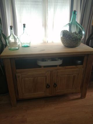 Mueble aparador madera maciza al natural. 