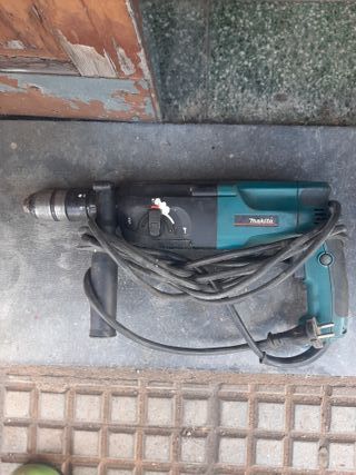 Taladro percutor profesional Makita HR2450F