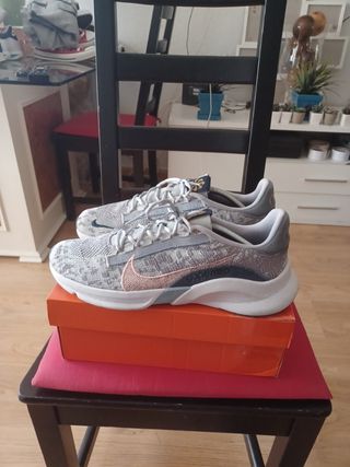 Nike deporte tienen un detallito poreso el presio