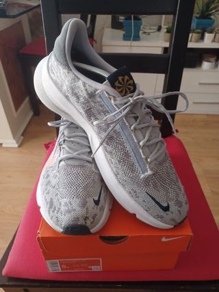 Nike deporte tienen un detallito poreso el presio