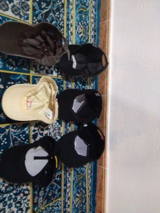 6 Gorras - Beige, Negras y Grises