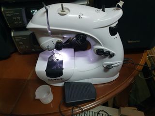 Mini máquina de coser SILVANO 