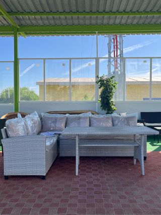 Conjunto jardin rinconera + mesa alta nuevo 