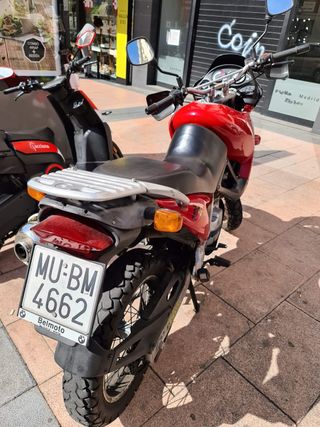 BMW F650 Funduro roja