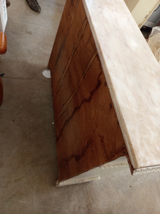 Mueble antiguo de madera y mármol