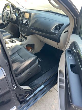 Lancia Voyager 2013