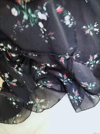 Falda midi negra floral 42/44