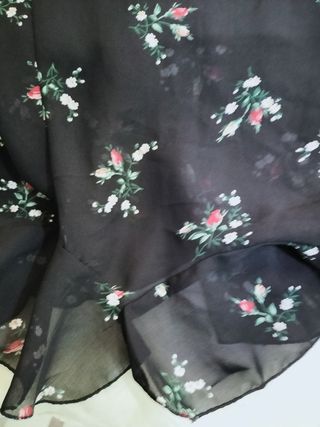 Falda midi negra floral 42/44