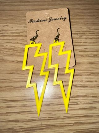 Pendientes rayo amarillo grande