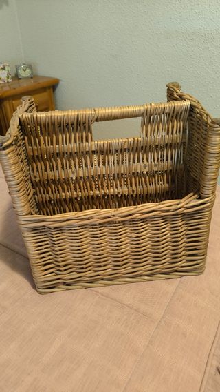 Revistero mimbre beige