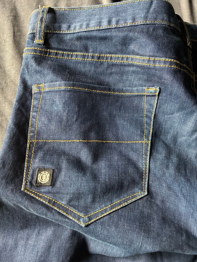 Vaqueros ELEMENT W36 L34. Azul Oscuro.