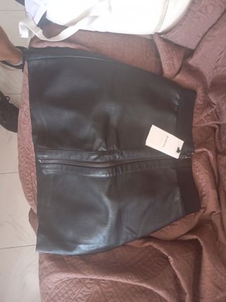 Valda de cuero negra