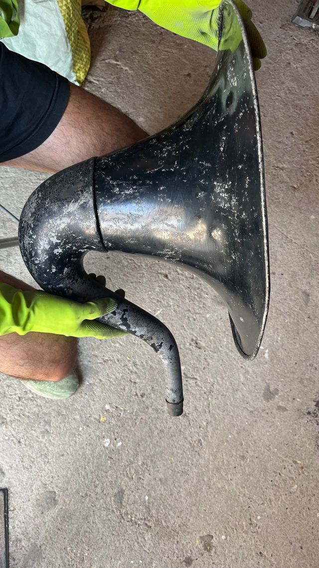 Tubo gramófono antiguo hierro policromado