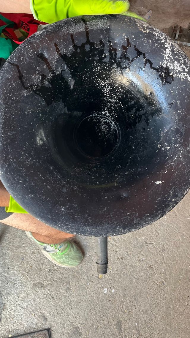 Tubo gramófono antiguo hierro policromado