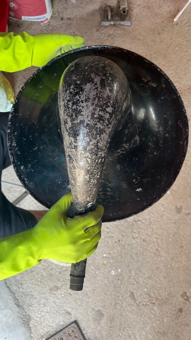 Tubo gramófono antiguo hierro policromado