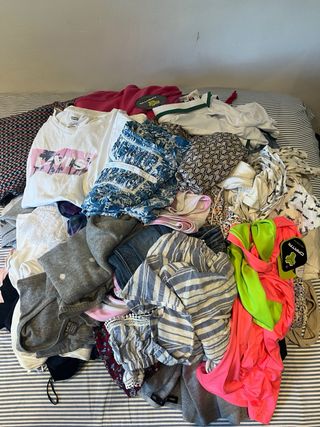 Lote de ropa de 81 prendas de mujer