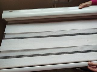 Estores blancos - 1 beige y 2 blancas.