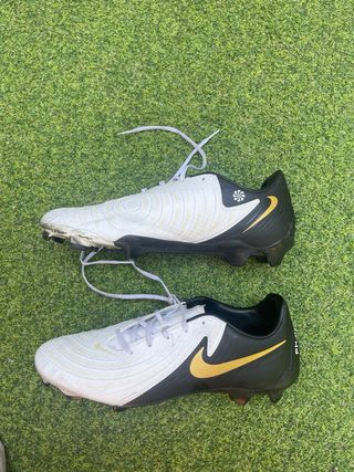 Botas fútbol NIKE PHANTOM blancas
TALLA: 45