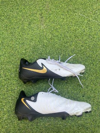 Botas fútbol NIKE PHANTOM blancas
TALLA: 45