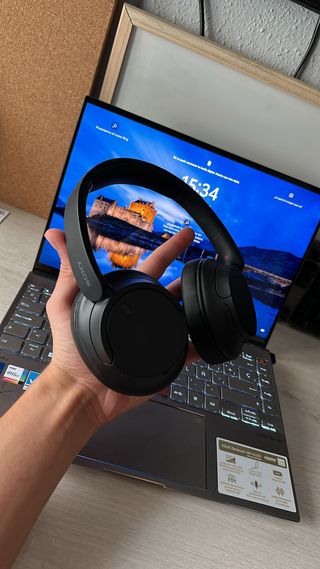 ASUS Zenbook 14X OLED, i7, 16 GB di RAM, SSD da 512 GB.