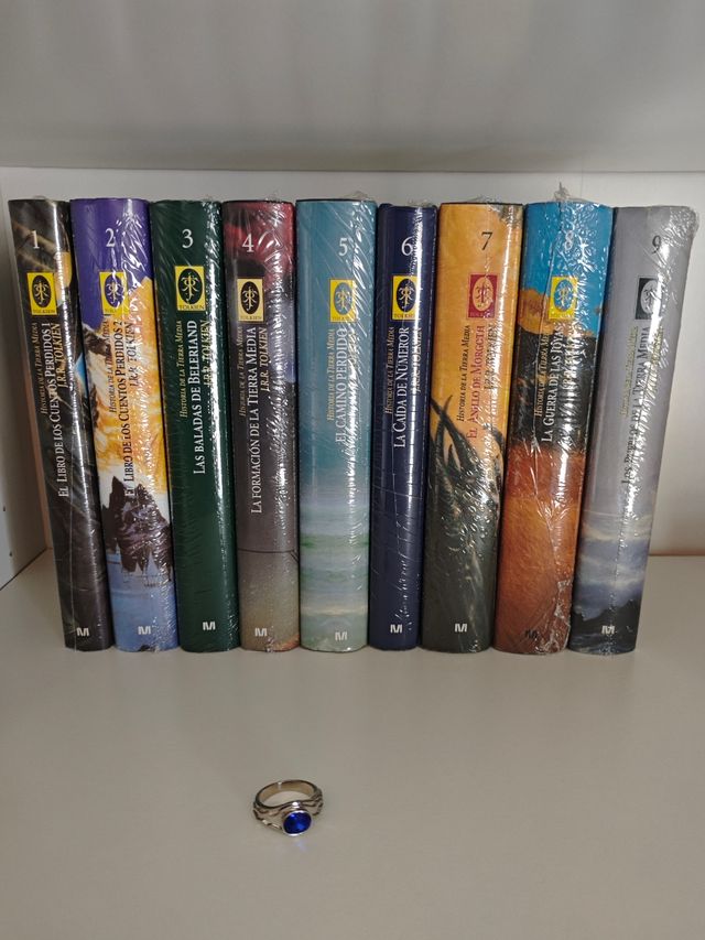 COLECCIÓN HISTORIA DE LA TIERRA MEDIA PRECINTADA