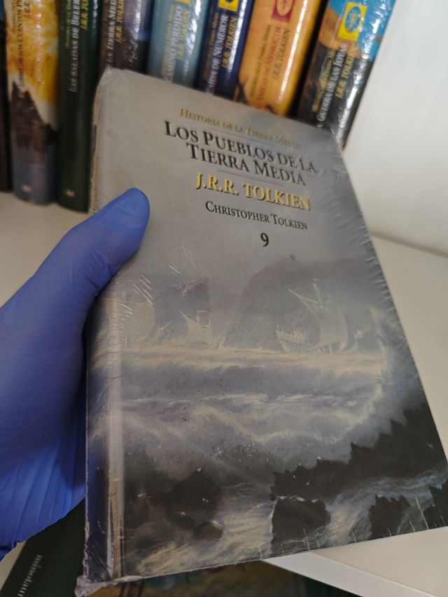 COLECCIÓN HISTORIA DE LA TIERRA MEDIA PRECINTADA