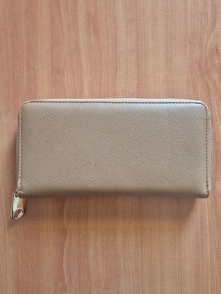 Monedero beige con cremallera