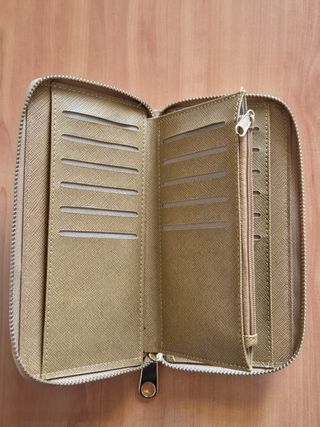 Monedero beige con cremallera