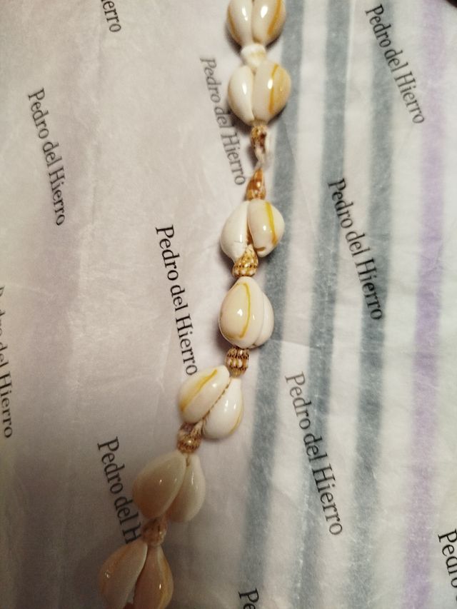 Collares verano: dorado y blanco