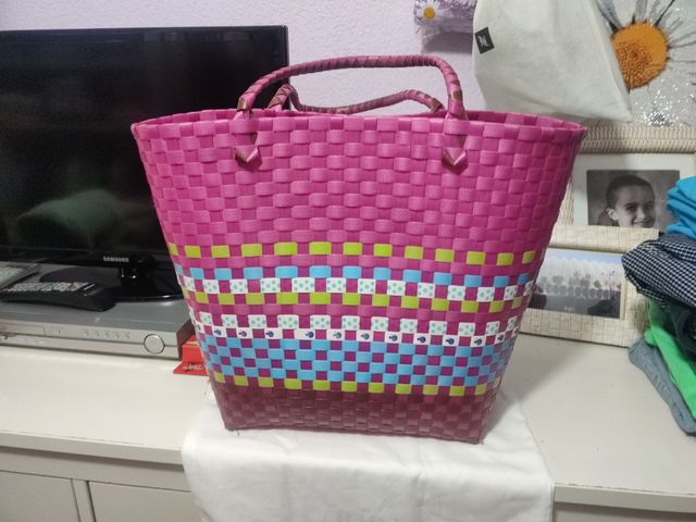 Capazo, bolso, playero rosa y multicolor