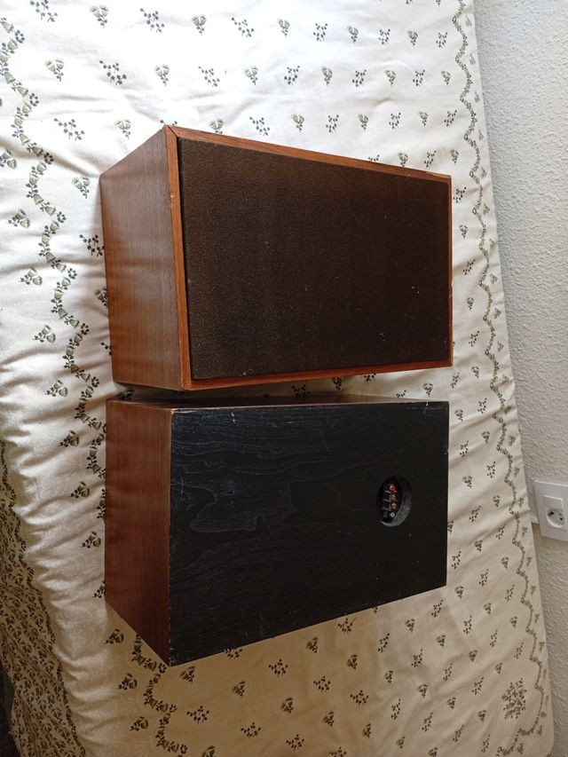 Altavoces vintage madera