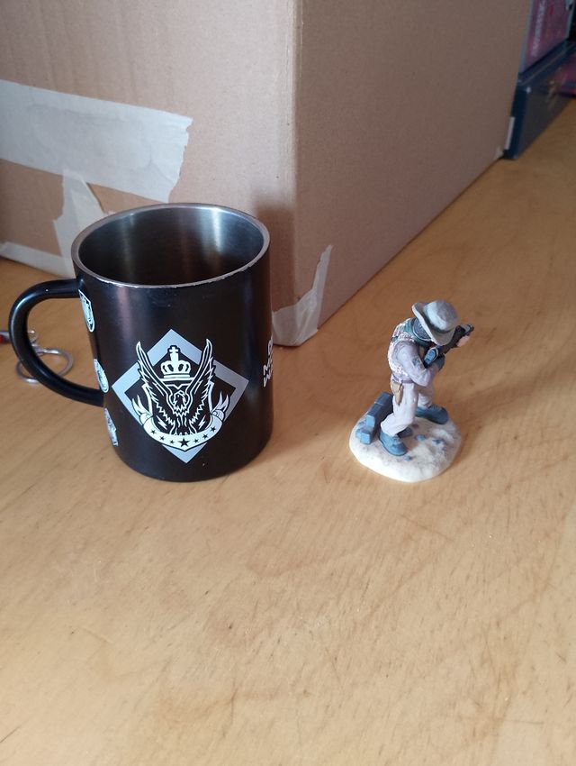 Taza y figura Call of Duty MW