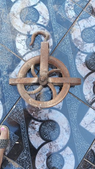 Grúa manual antigua