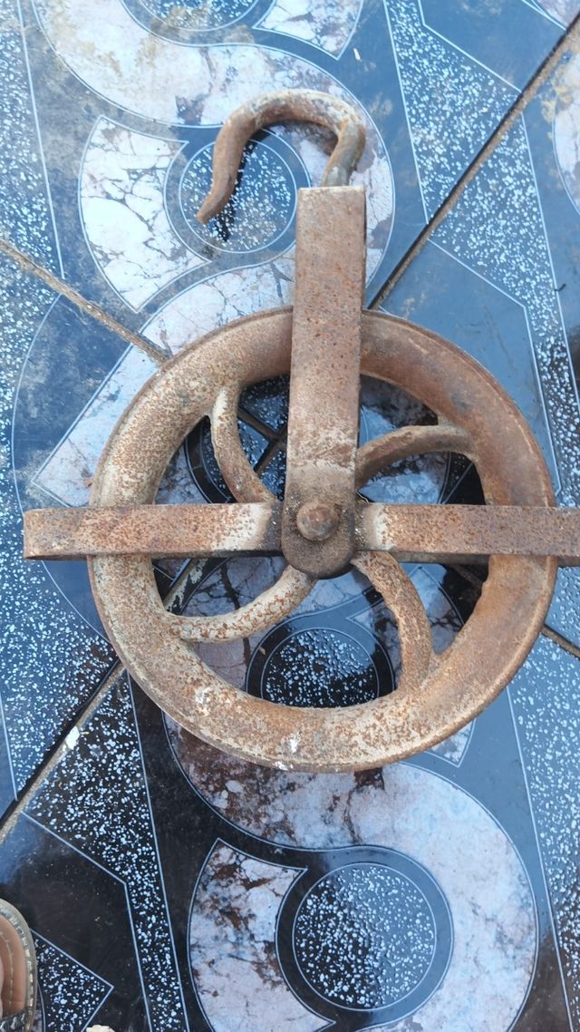 Grúa manual antigua