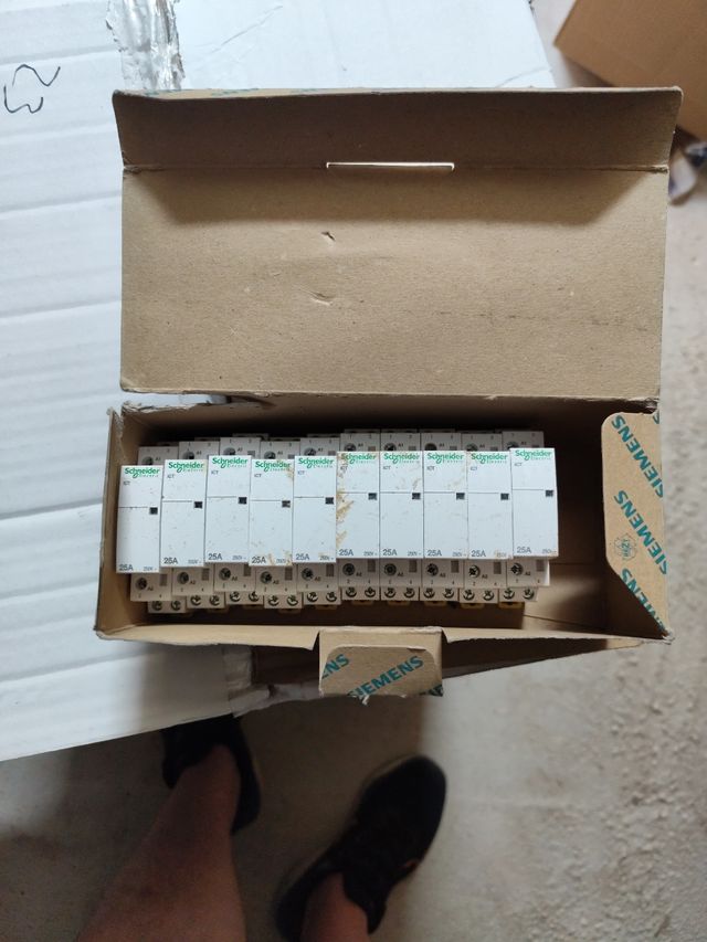 Contactor Schneider 25A monofásico