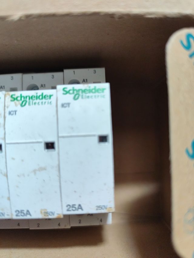 Contactor Schneider 25A monofásico