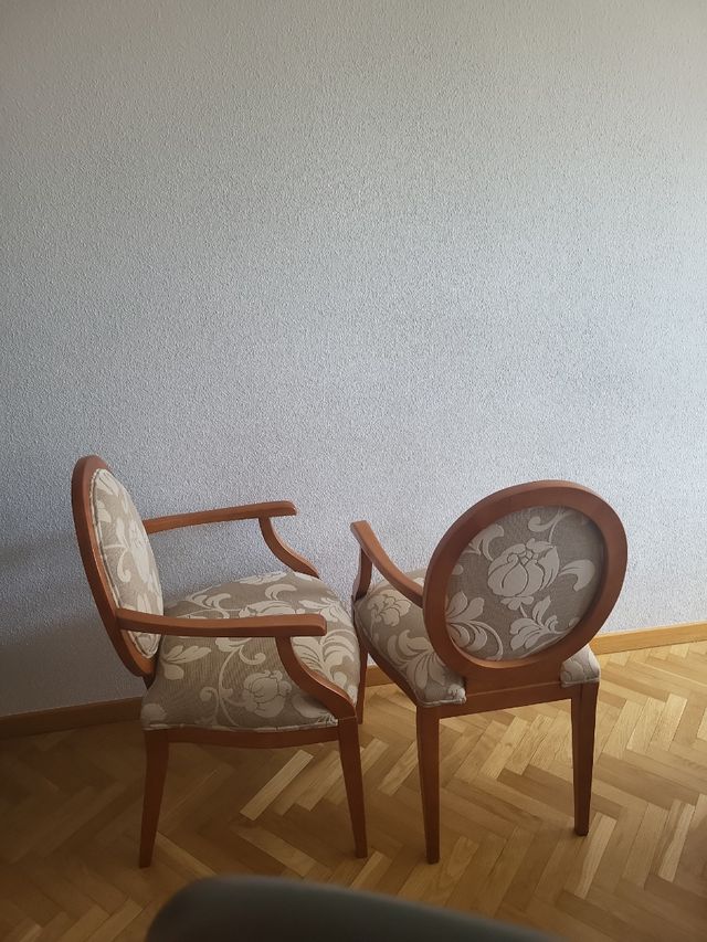 2 Sillas madera estilo clásico