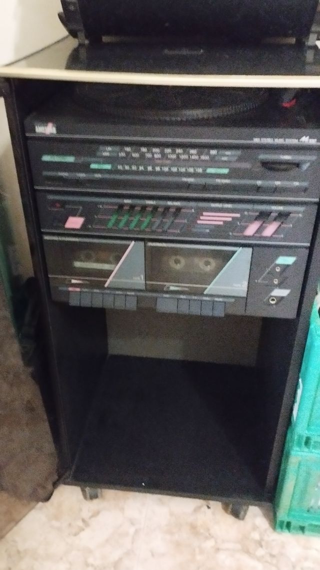 Minicadena JVC vintage con tocadiscos