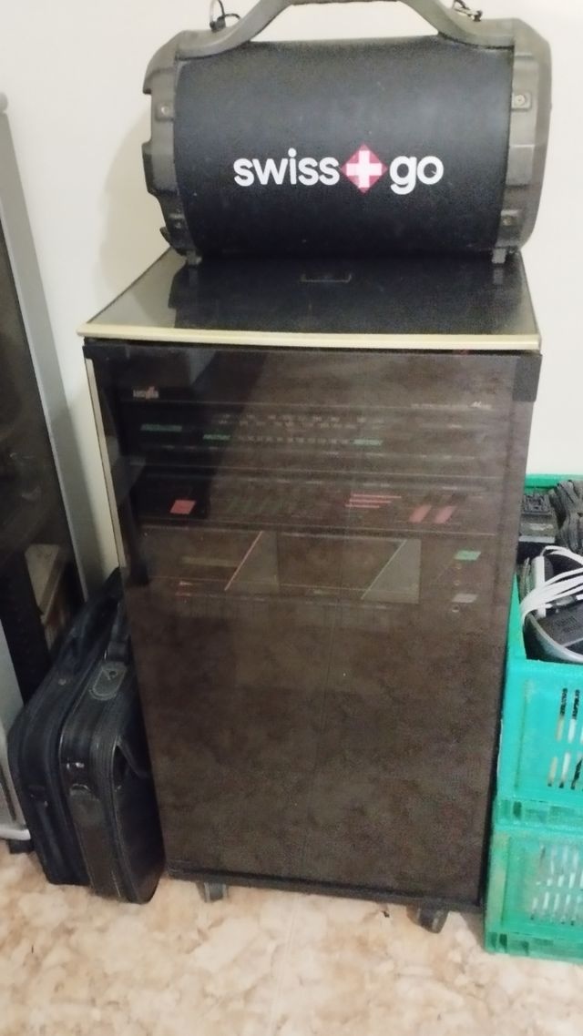 Minicadena JVC vintage con tocadiscos